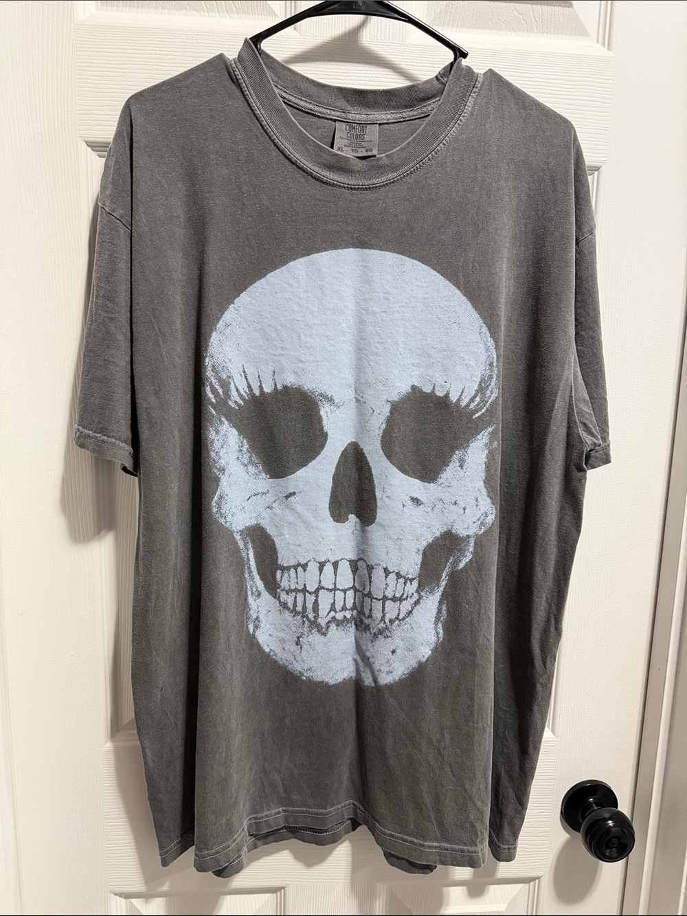 Comfort Colors Pepper Gray Short-Sleeve Tee with White Skull